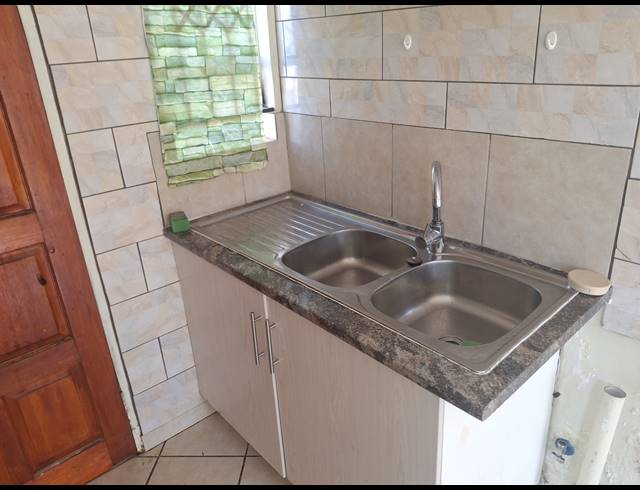 2 BEDROOM FREEHOLD FOR SALE IN CRYSTAL PARK